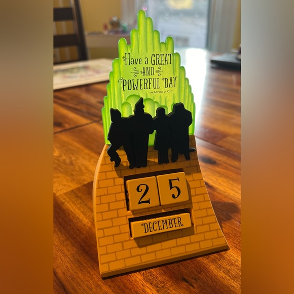 Hallmark Wizard Of Oz Perpetual Calendar Home Decor - Picture 4 of 5